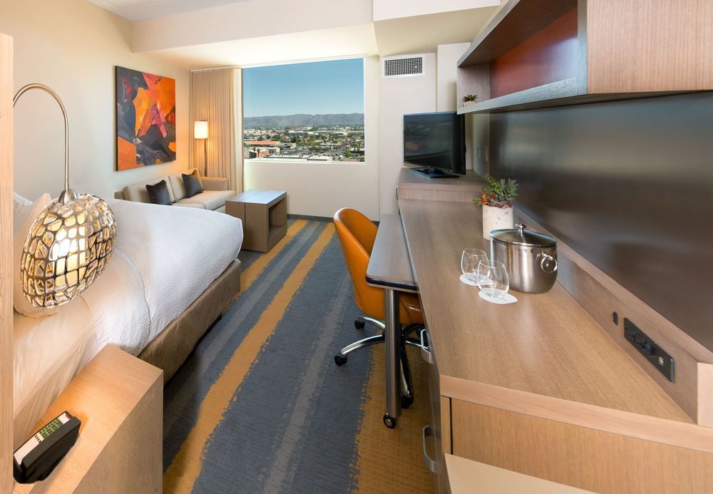 Courtyard By Marriott Phoenix Downtown Экстерьер фото